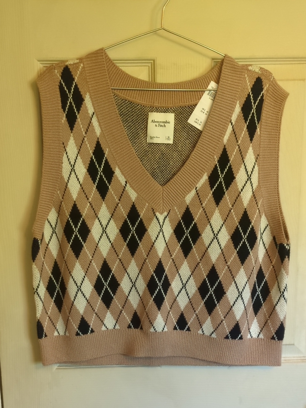 NWT Abercrombie Fitch Tan/Blk/Wht V-neck Sweater Vest